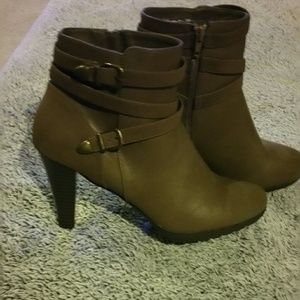Whitemt ankle boot size 12